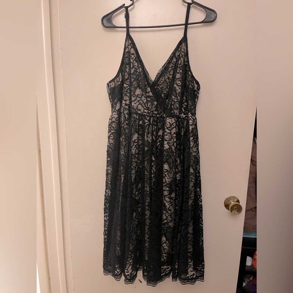 Torrid dress size 2 black lace baige under layer
